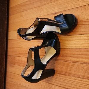 Michael Kors "Berkley"  Black Platform Sandals Gold Zipper sz. 8.5